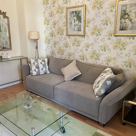Charming Apartment *