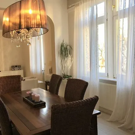 Charming דירה *